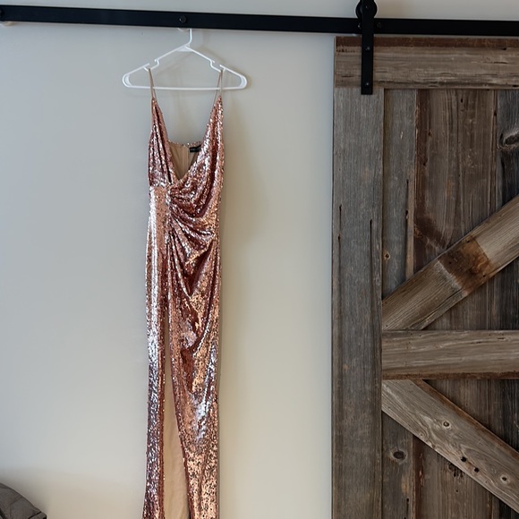 Faeriesty Elegant Sequined Formal Dress - Picture 2 of 7